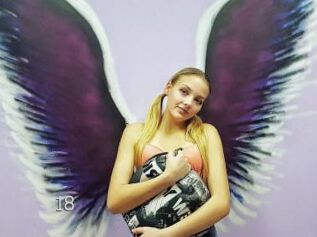 18CollegeGirl_