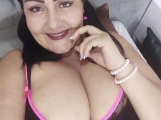Alejilla_pilla_boobs