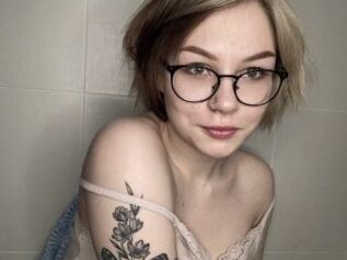 Alice_Blackwhite