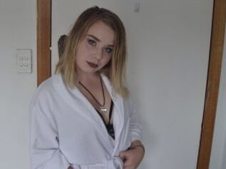 Ally_Maple