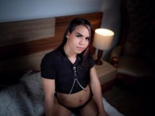 Ari_latinbeauty