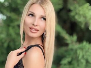 AriellaBlonde