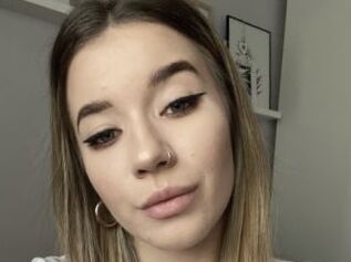 AdrianeBlondex