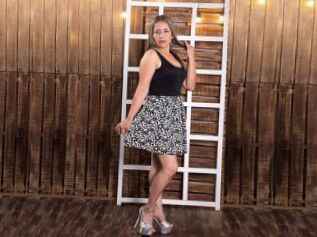 Bella_Rosehot