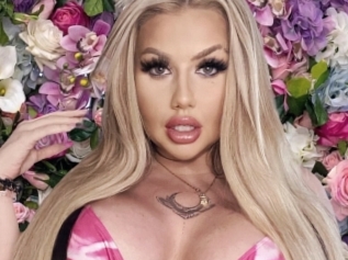 Blondedolltia