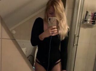 Charlie_Aniston
