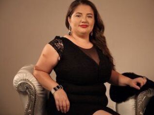 CurvyTina
