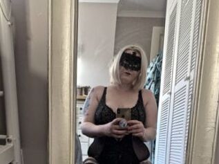 Curvy_and_Vivacious