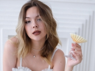 Carolineblare