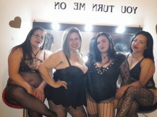 Curvylesbianhousewive