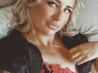 Curvynikki91