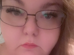 Cute_curvy_carrie