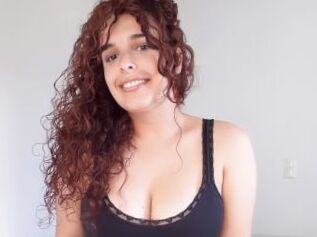 Ellyredcurls