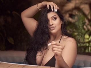 Emilycurvyx