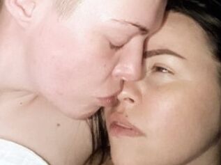 Girls_in_love
