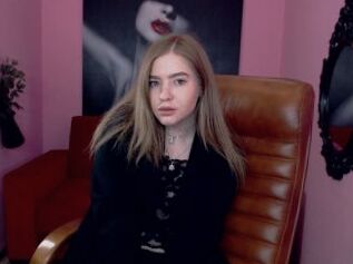 HollyRaspBerrie