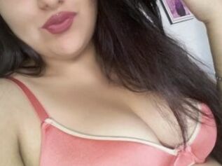 Hollybigtitts