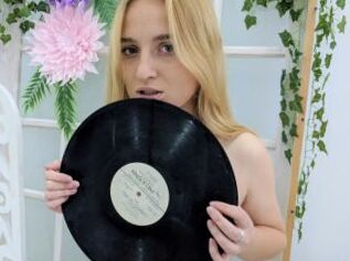 Honeyprovocative