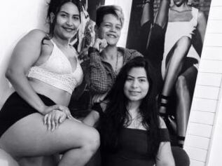 Hot_girls_threesome