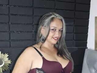 IvonneSquirt