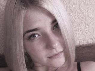 Kira_KennerKiss