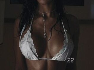 Lauraaaaa22