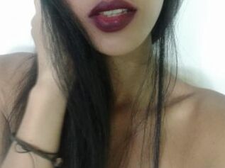 Mia_Valenzuela