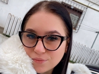 Maya_collins