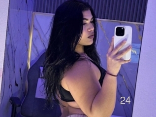 Melanyrouse24