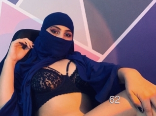 Mia_hotty62