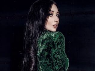 Naomi_Grays