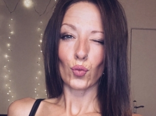 Queenietrouble_uk