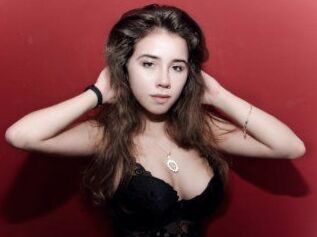 SandraBeautyYoung