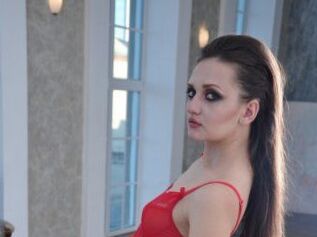 Scarlett_Gray