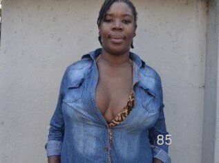 SexyTitts85