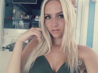 Sweet_Sophie19