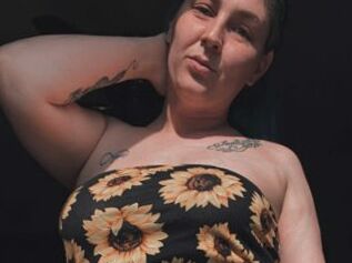 Sneakymilf