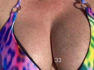 Suzi33