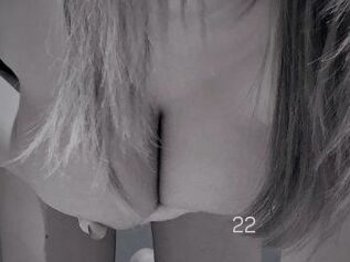 Xhotmilf22x
