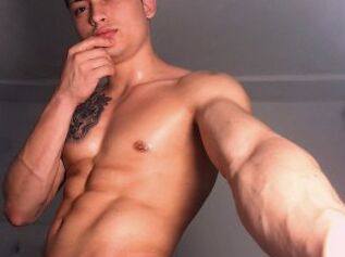 Zeus_MuscleHot